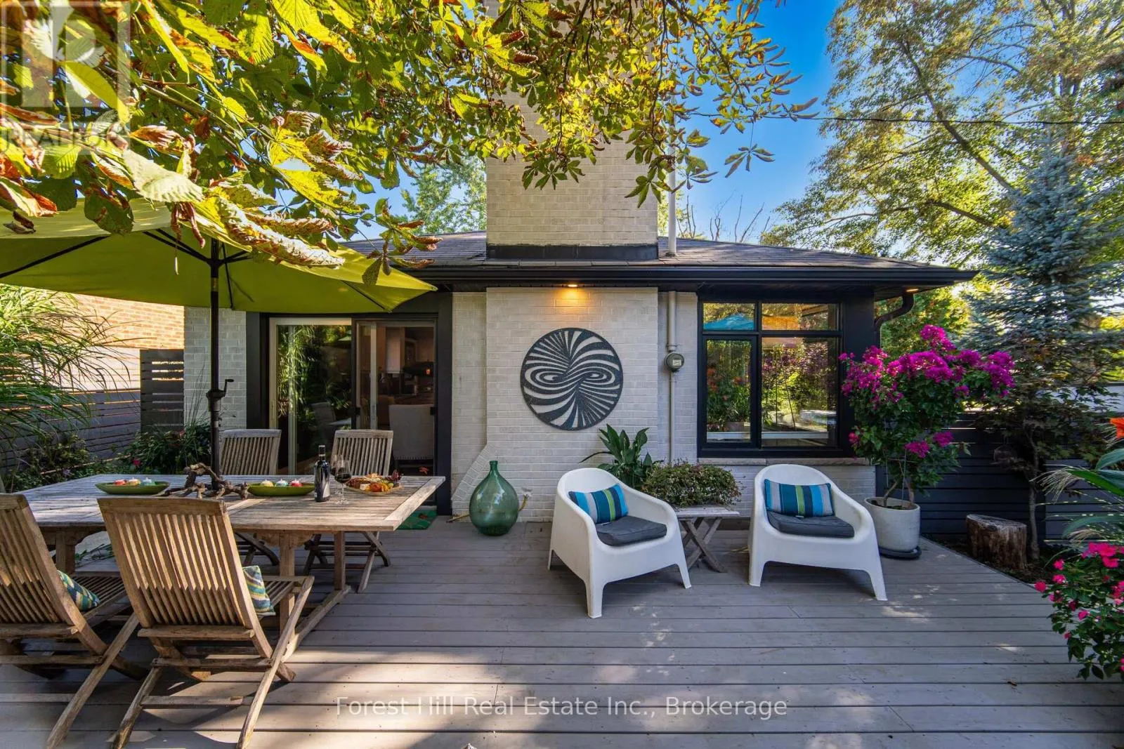 28 DECARIE CIRCLE