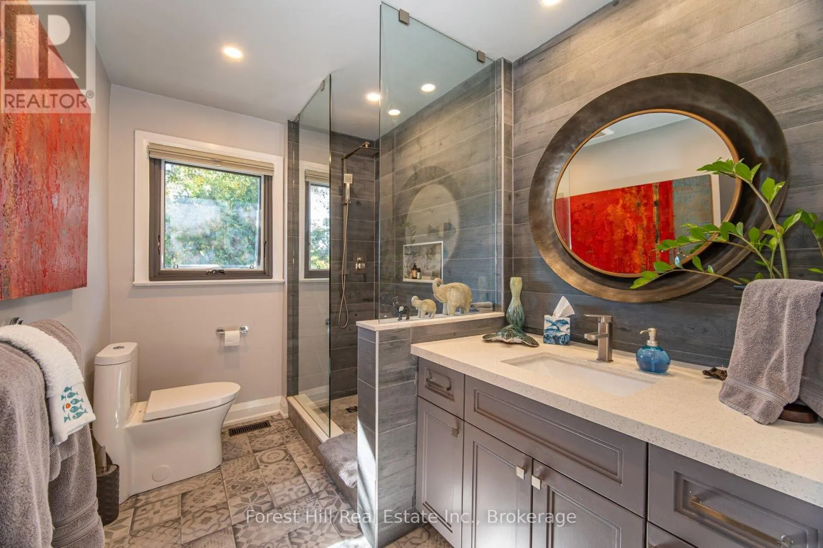 28 DECARIE CIRCLE