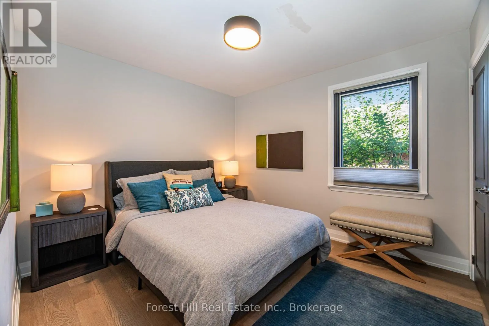 28 DECARIE CIRCLE