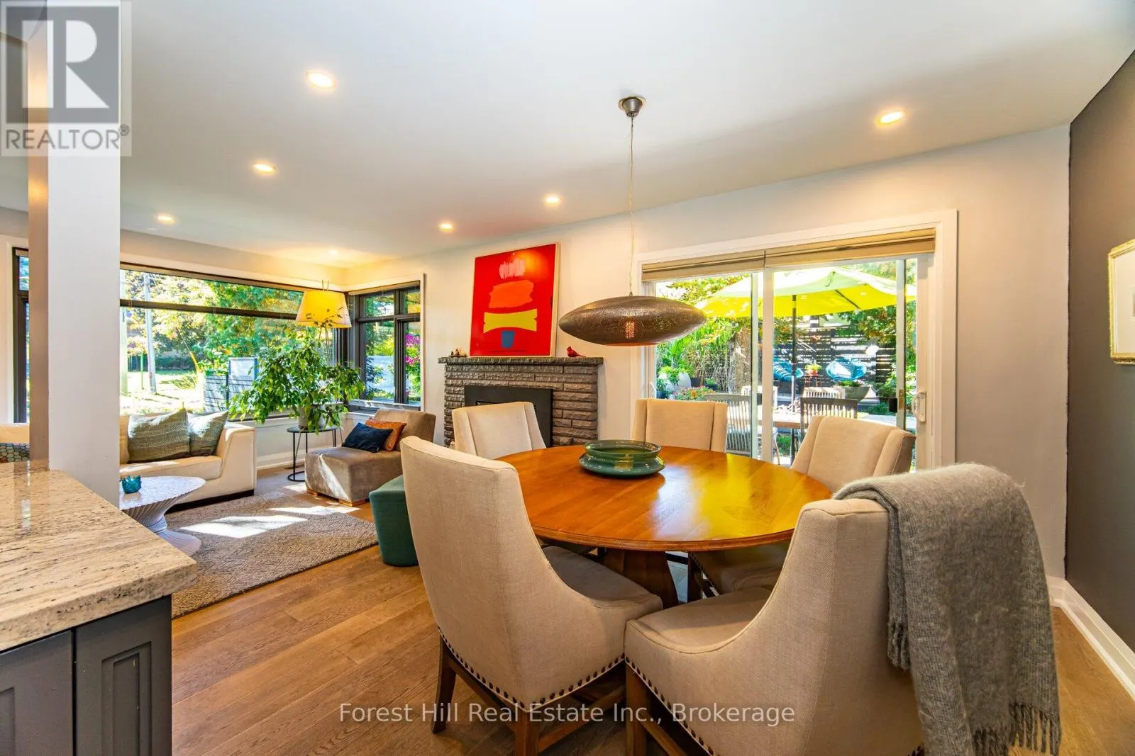 28 DECARIE CIRCLE