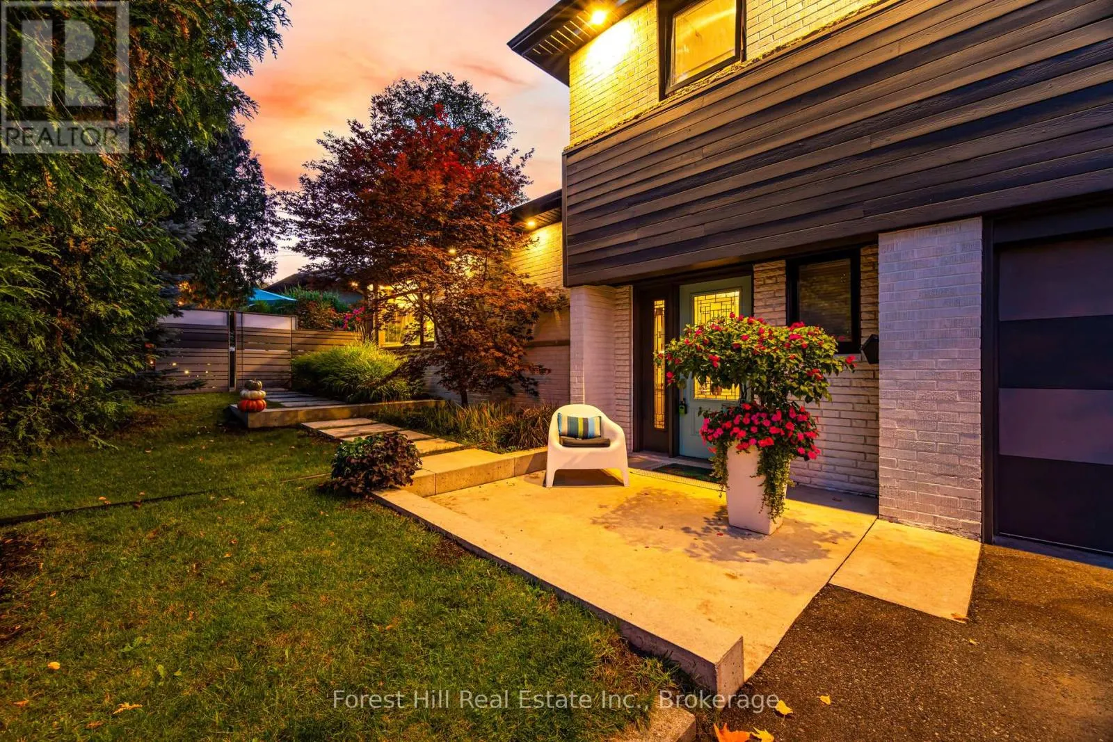 28 DECARIE CIRCLE