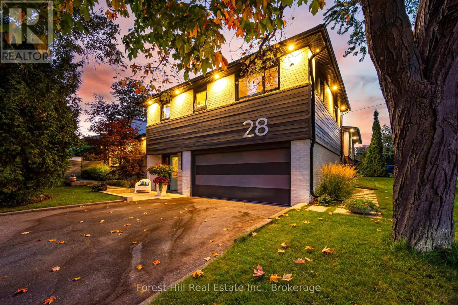 28 DECARIE CIRCLE
