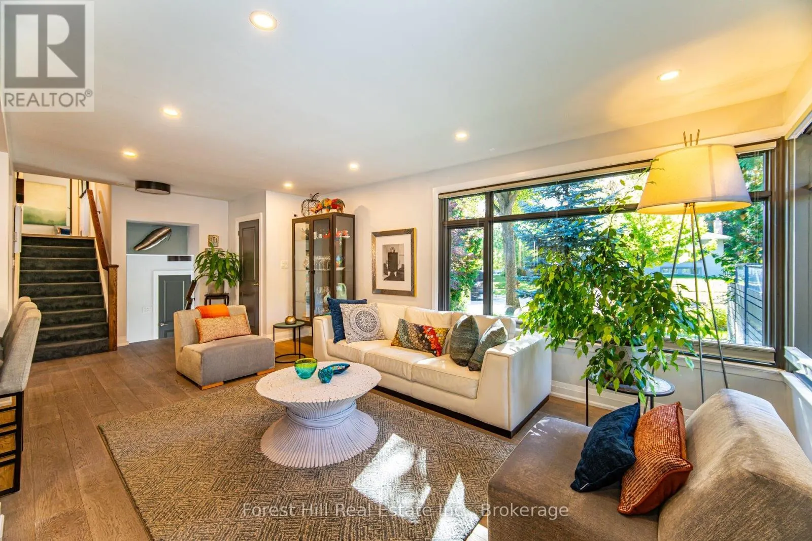 28 DECARIE CIRCLE