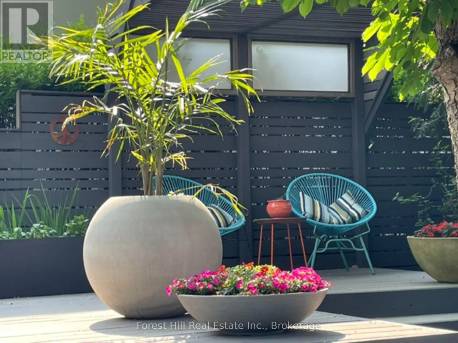 28 DECARIE CIRCLE