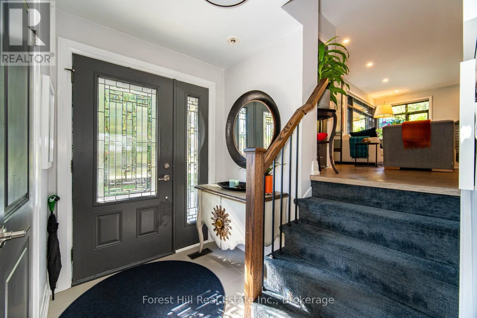 28 DECARIE CIRCLE
