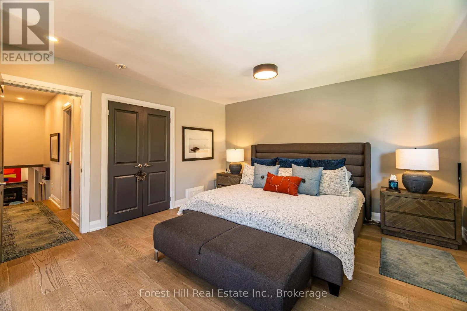 28 DECARIE CIRCLE