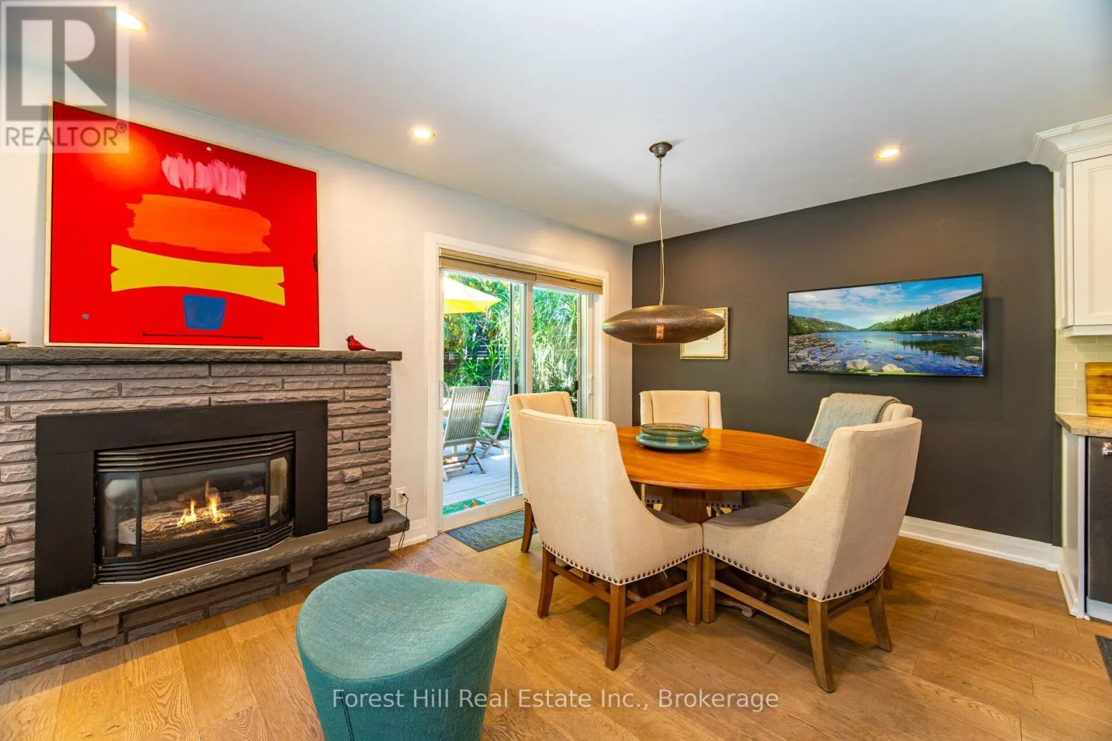 28 DECARIE CIRCLE