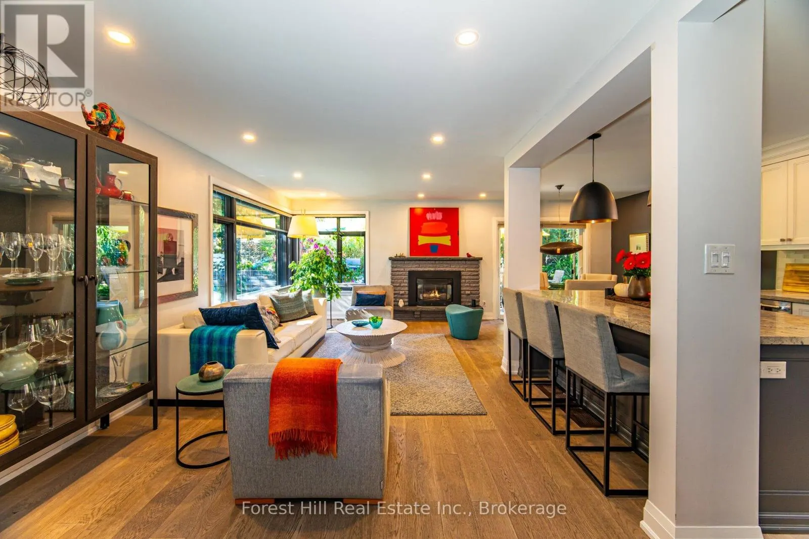 28 DECARIE CIRCLE
