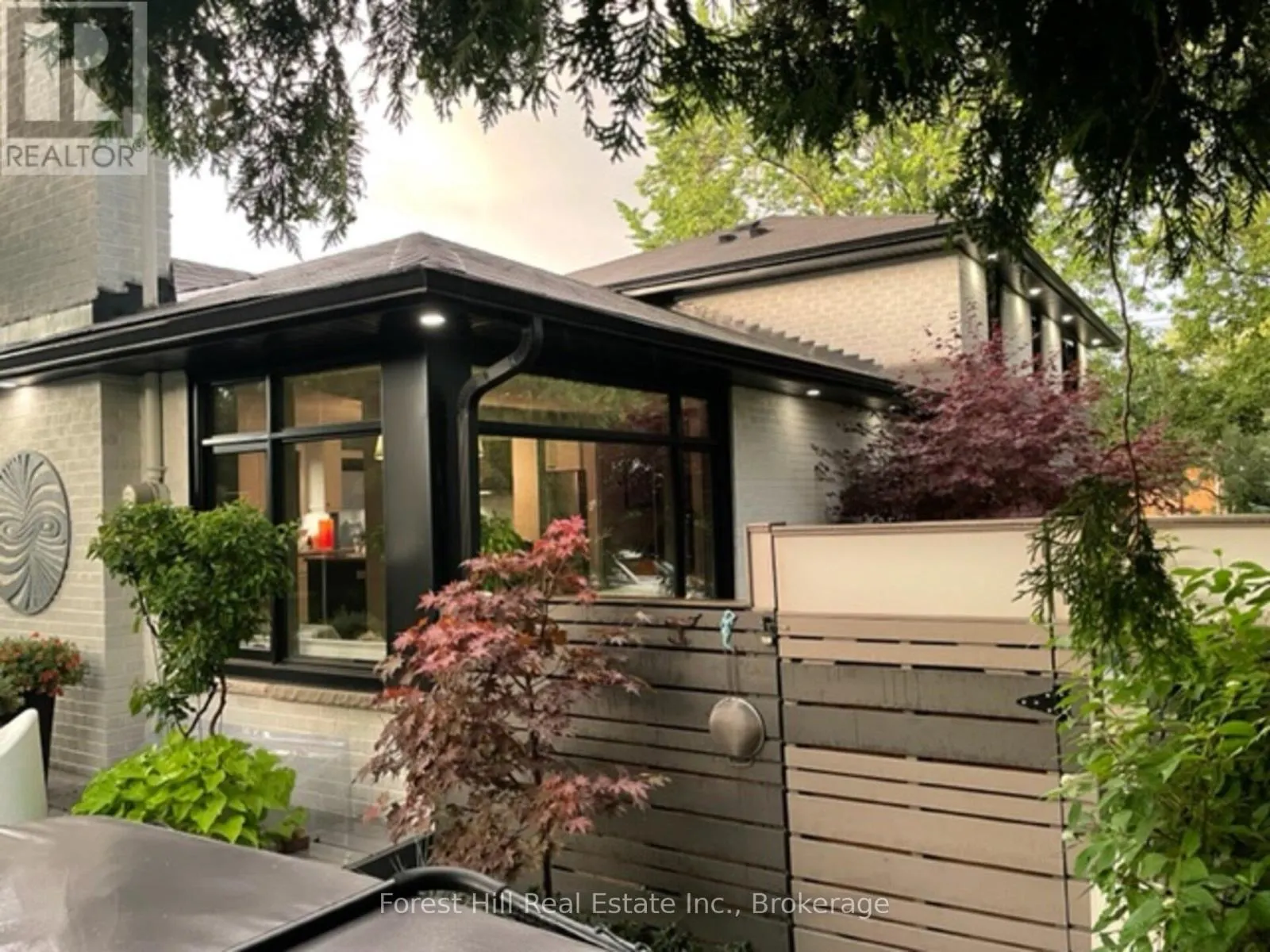28 DECARIE CIRCLE