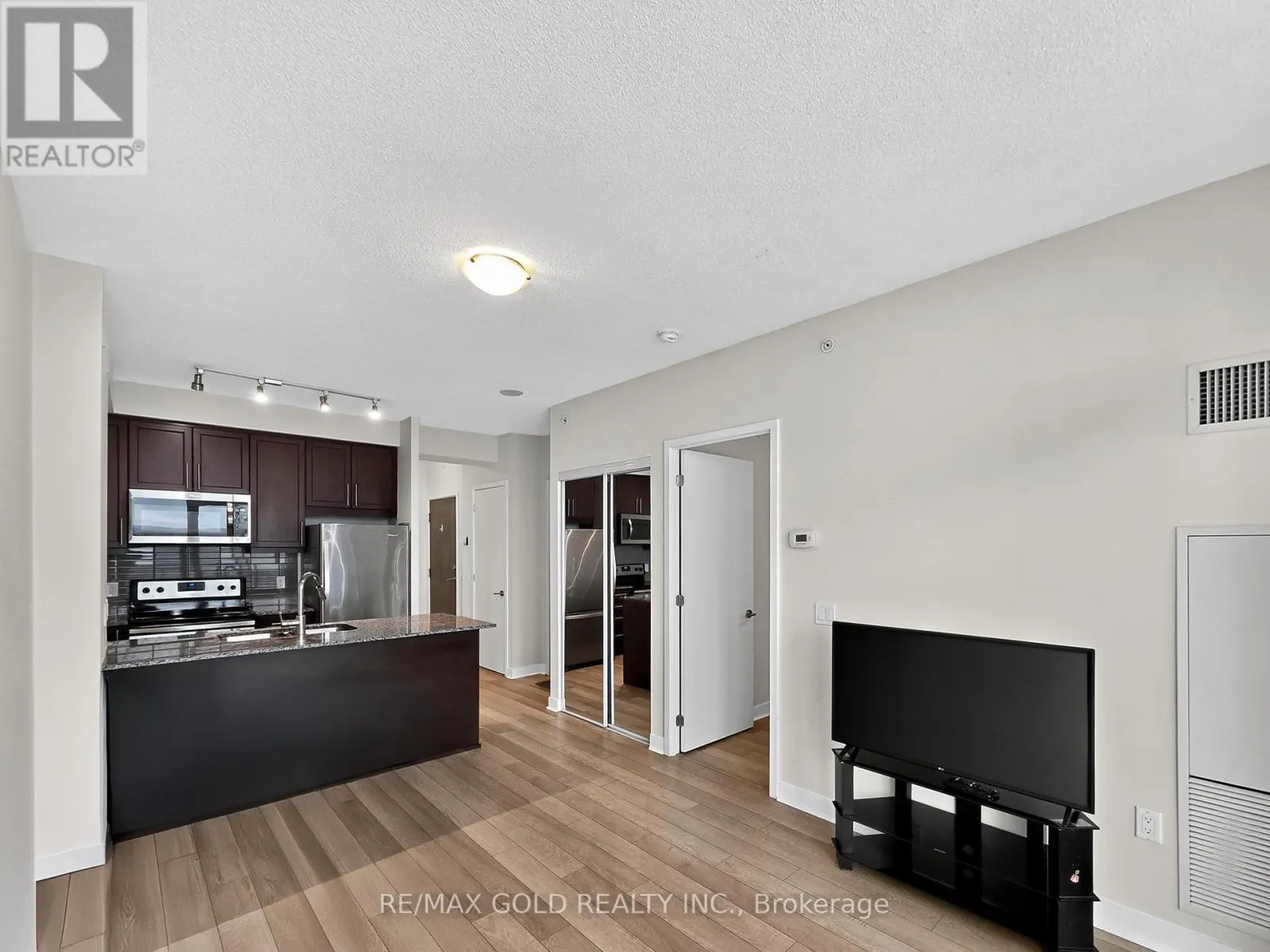1605 - 3975 GRAND PARK DRIVE