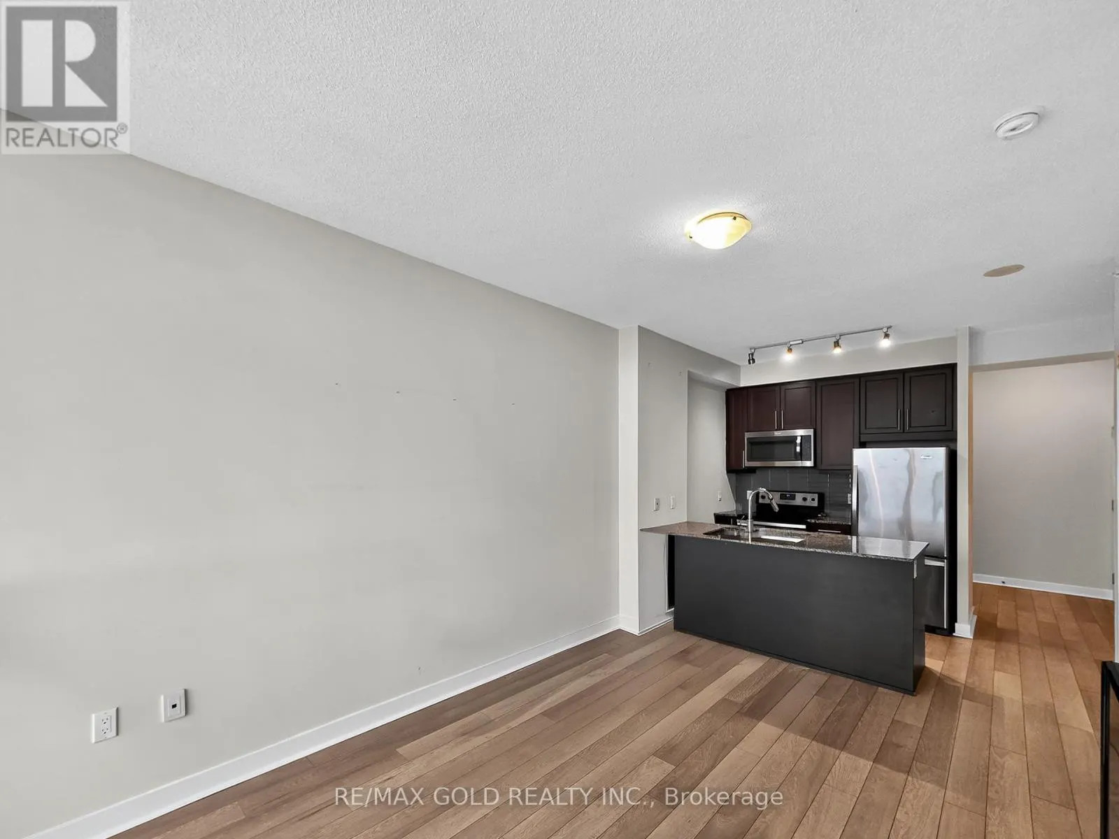 1605 - 3975 GRAND PARK DRIVE