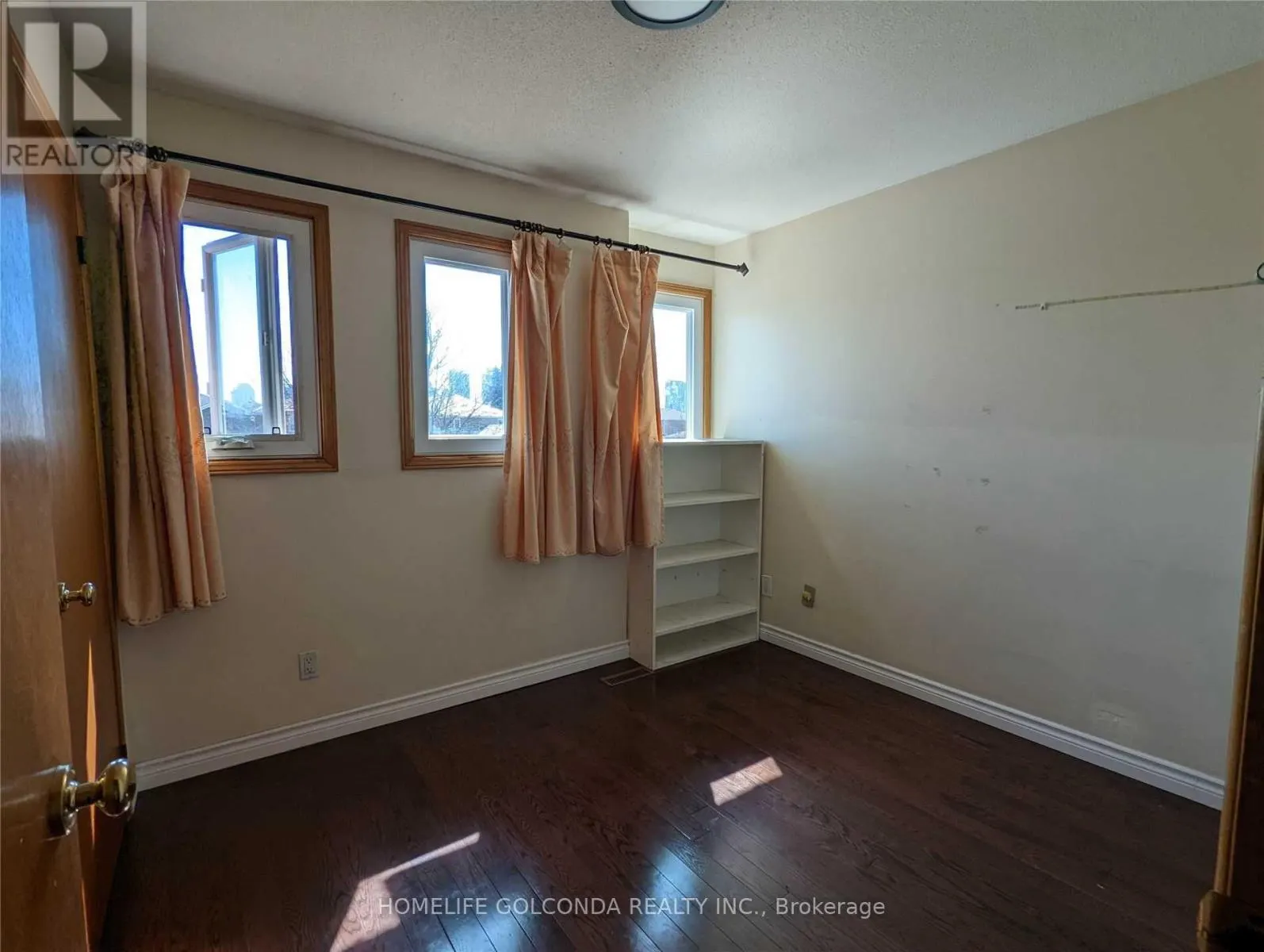 UPPER - 277 HUNTINGTON RIDGE DRIVE