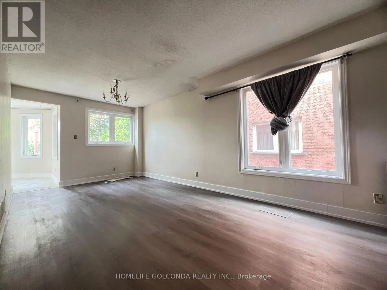 UPPER - 277 HUNTINGTON RIDGE DRIVE