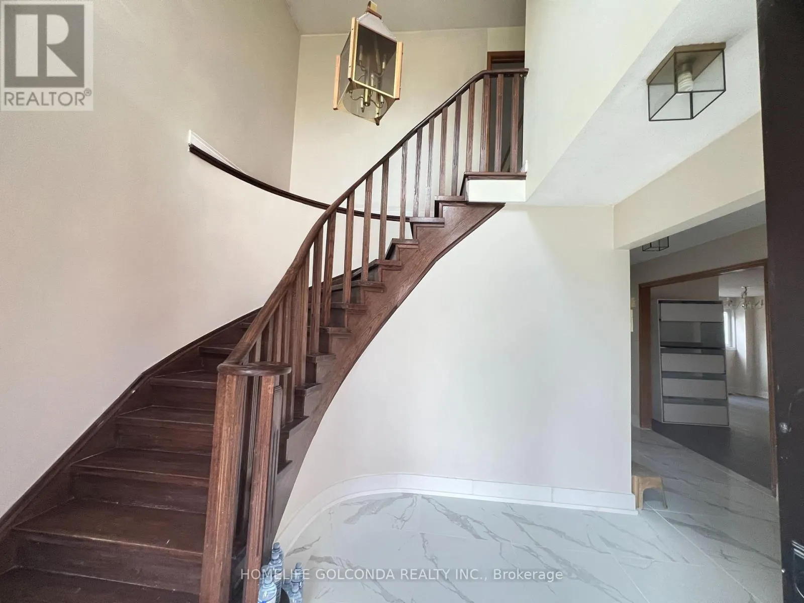 UPPER - 277 HUNTINGTON RIDGE DRIVE