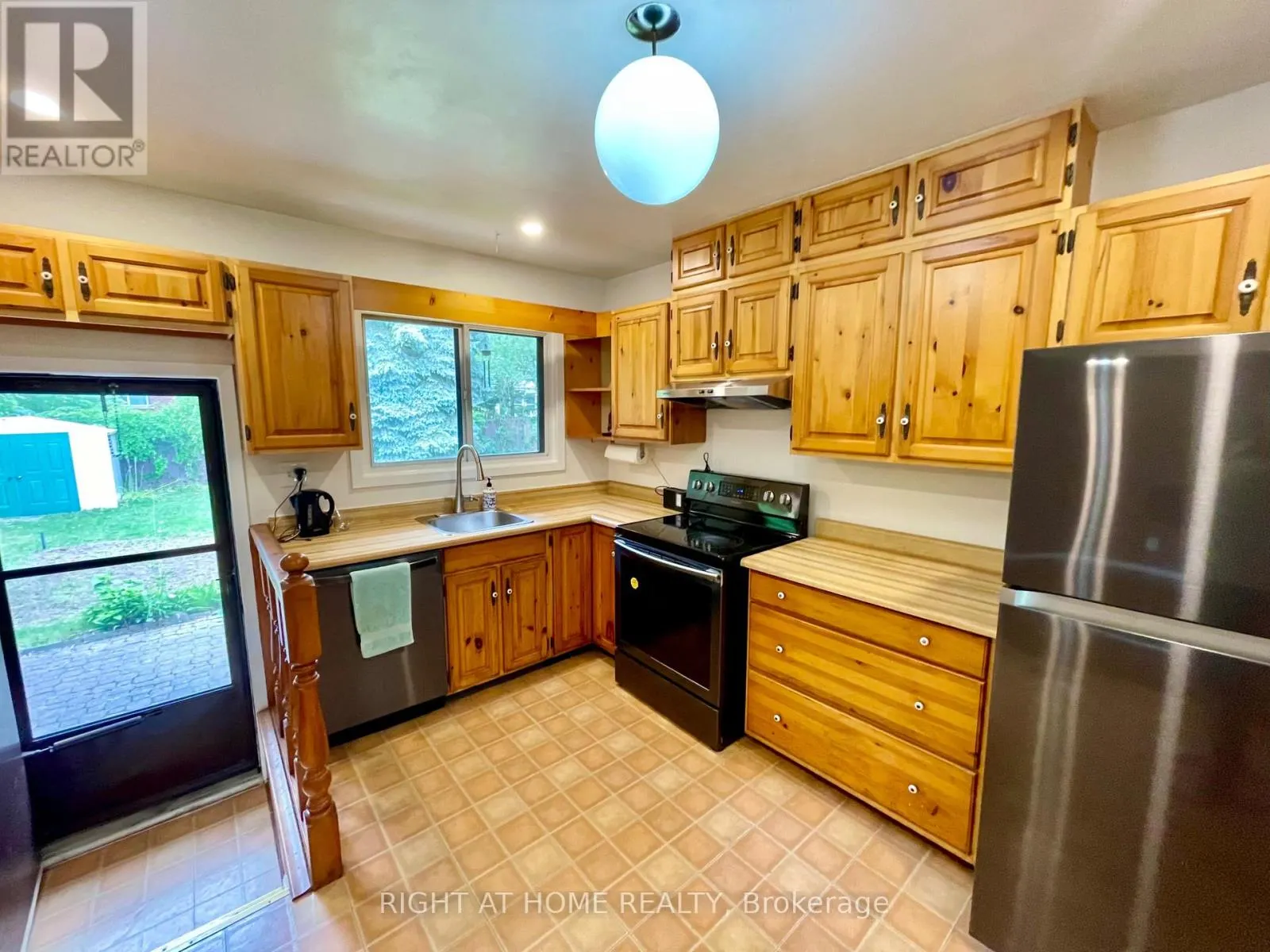 1382 GAINSBOROUGH DRIVE