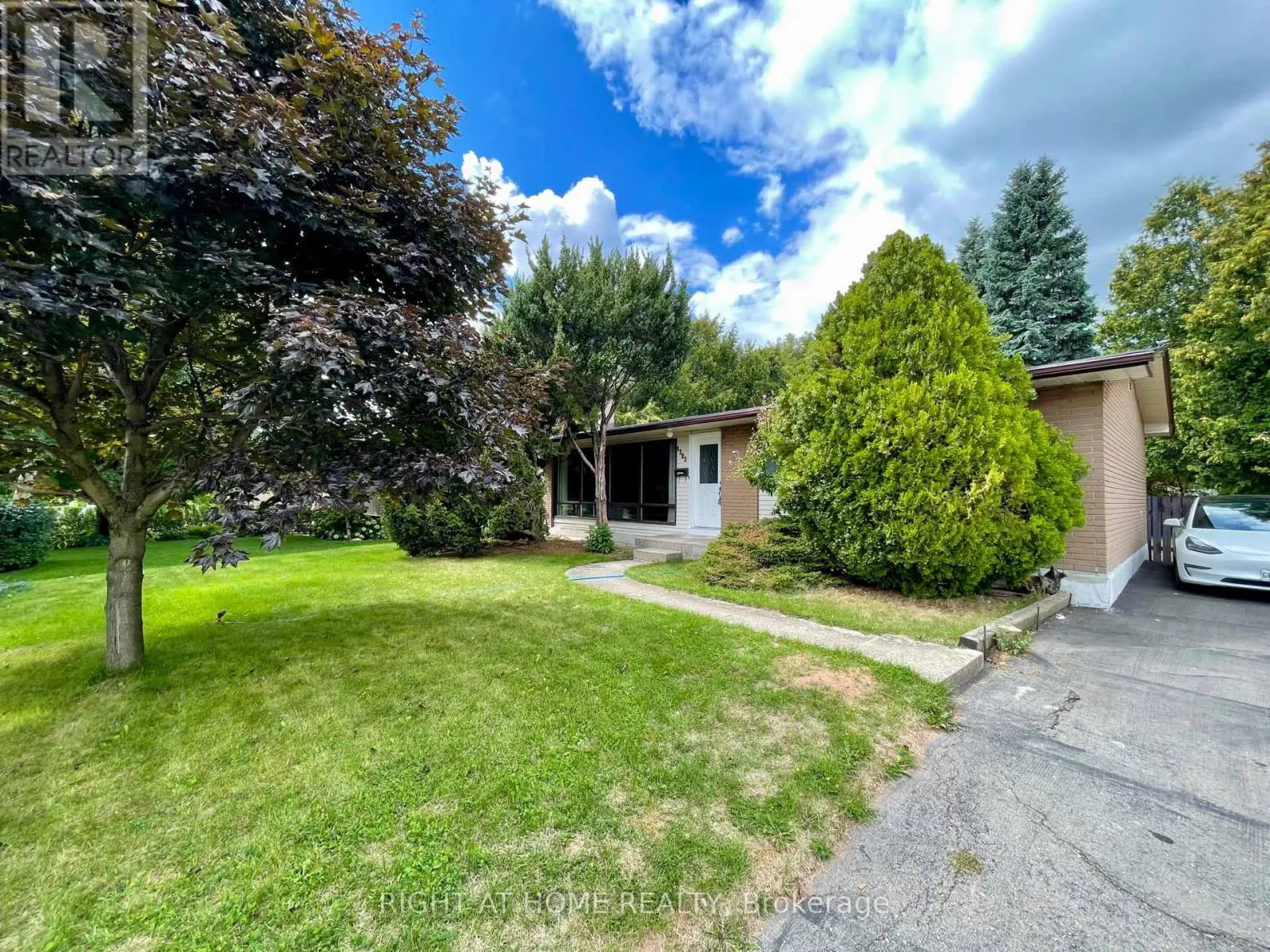1382 GAINSBOROUGH DRIVE