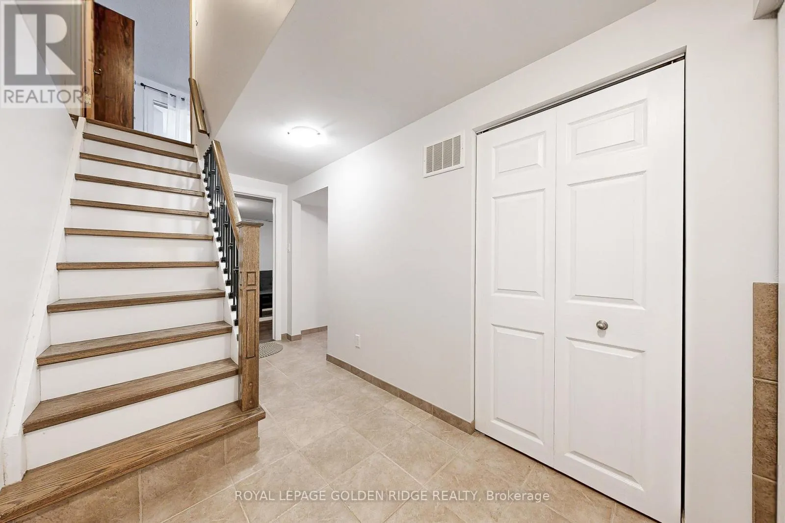 24 HILLBANK TRAIL