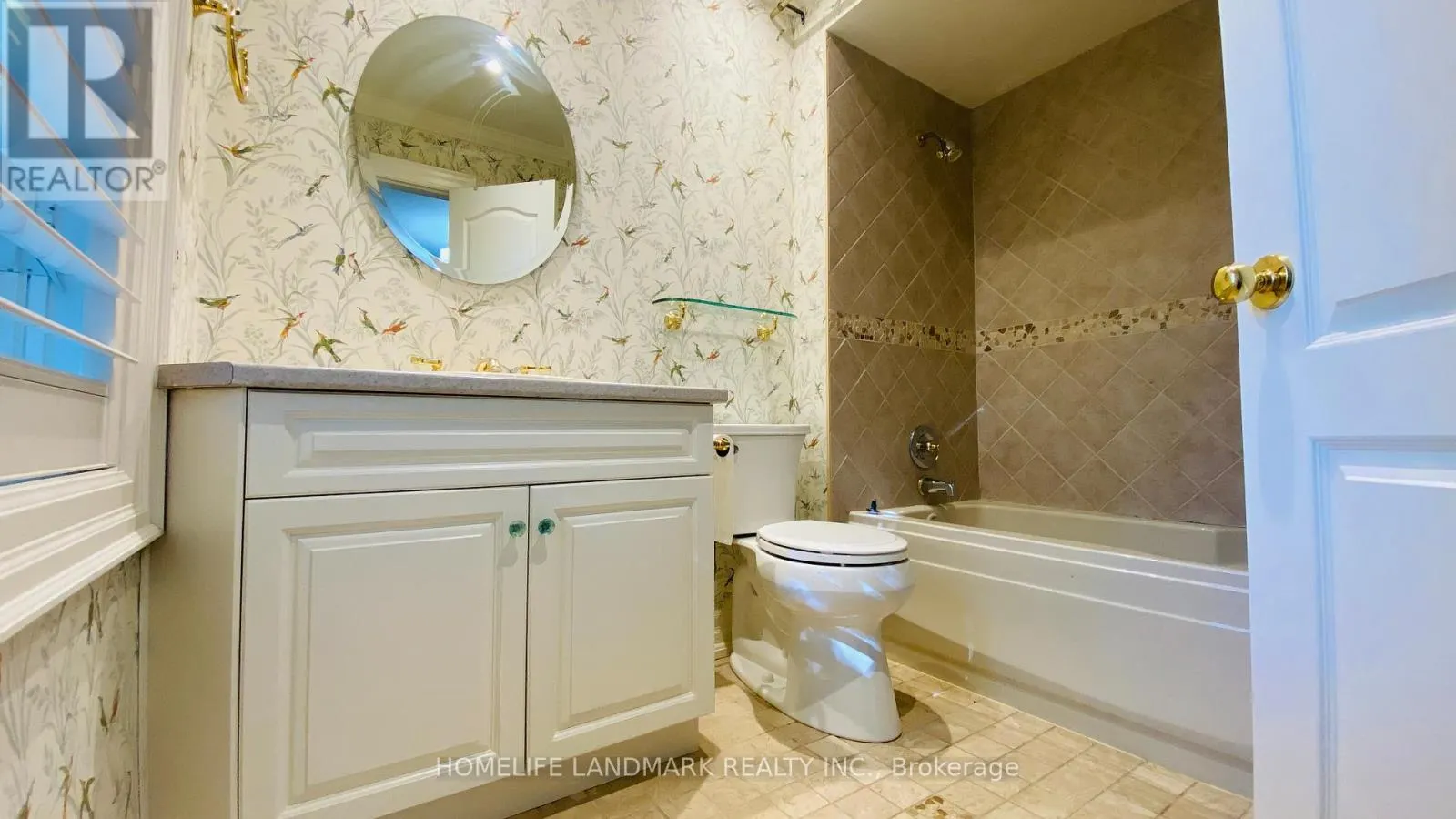 55 ENNISCLARE DRIVE W