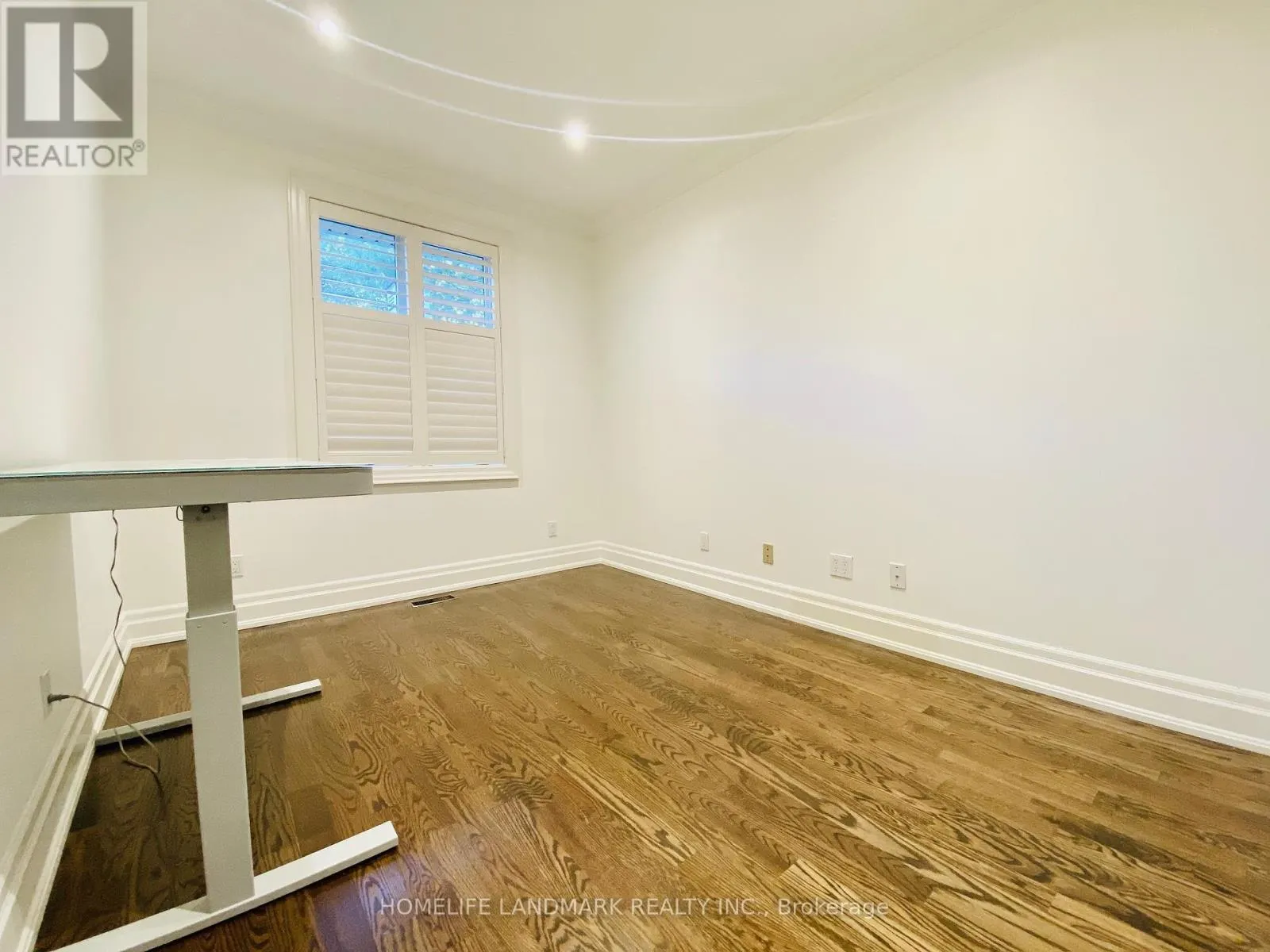 55 ENNISCLARE DRIVE W
