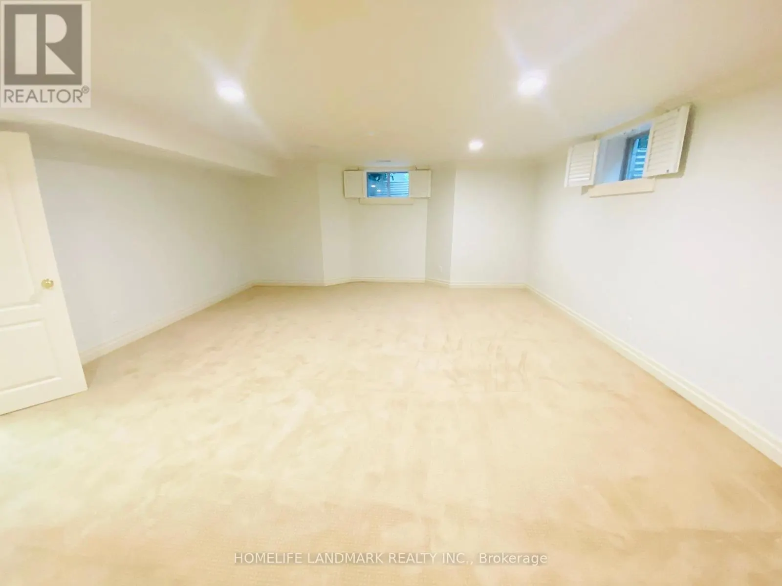 55 ENNISCLARE DRIVE W