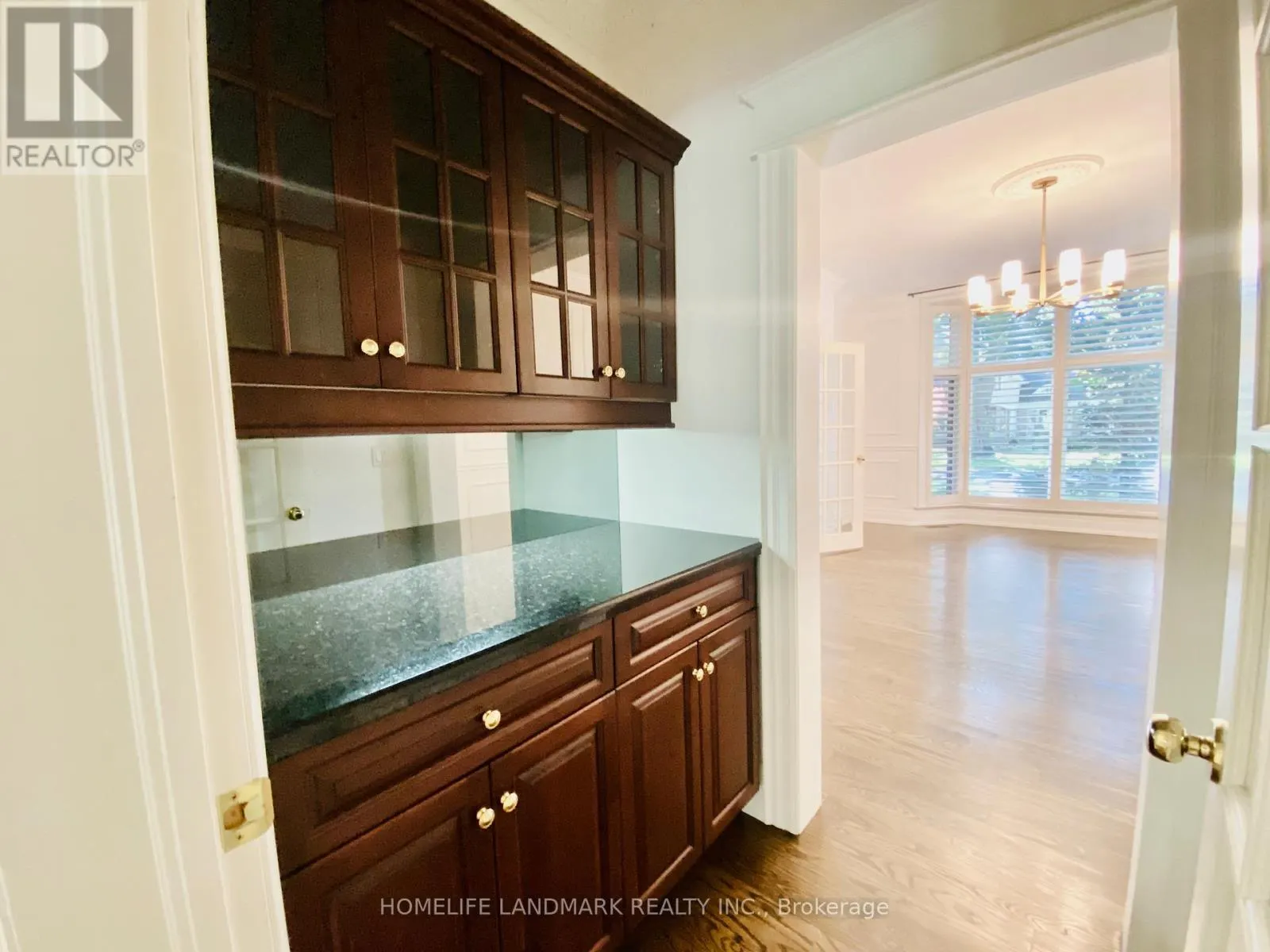 55 ENNISCLARE DRIVE W