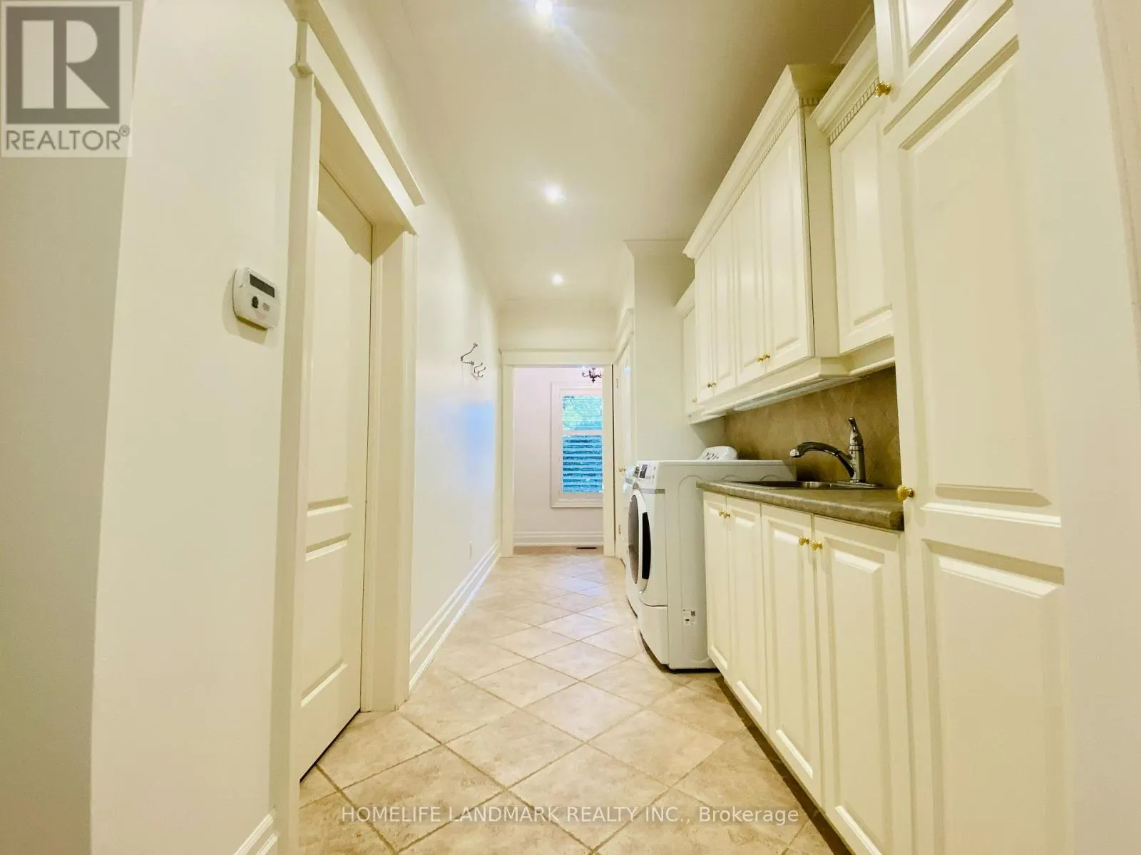 55 ENNISCLARE DRIVE W