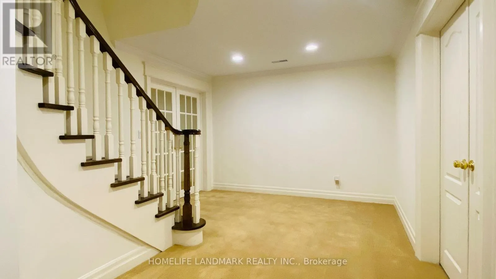 55 ENNISCLARE DRIVE W