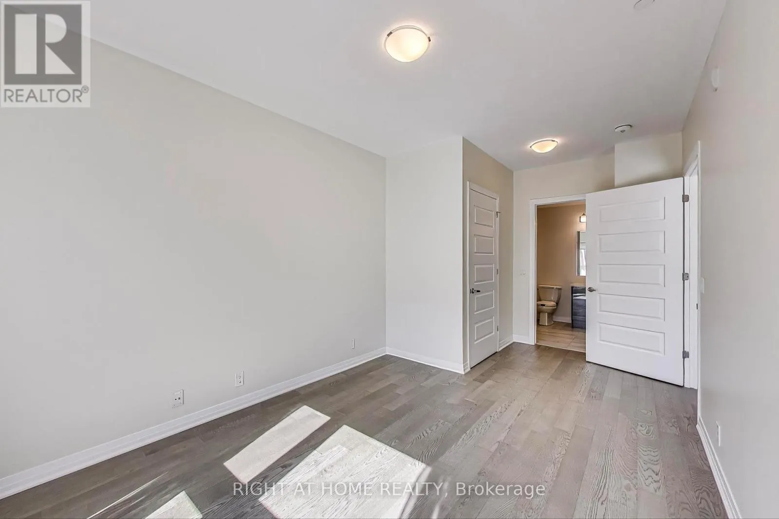 401 - 102 GROVEWOOD COMMON CIRCLE