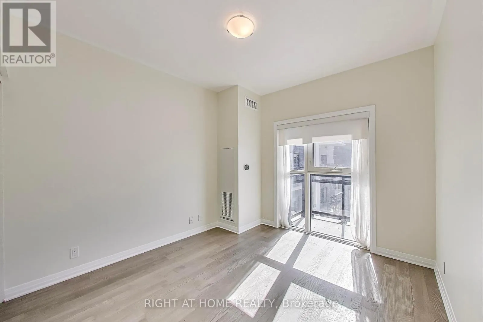 401 - 102 GROVEWOOD COMMON CIRCLE