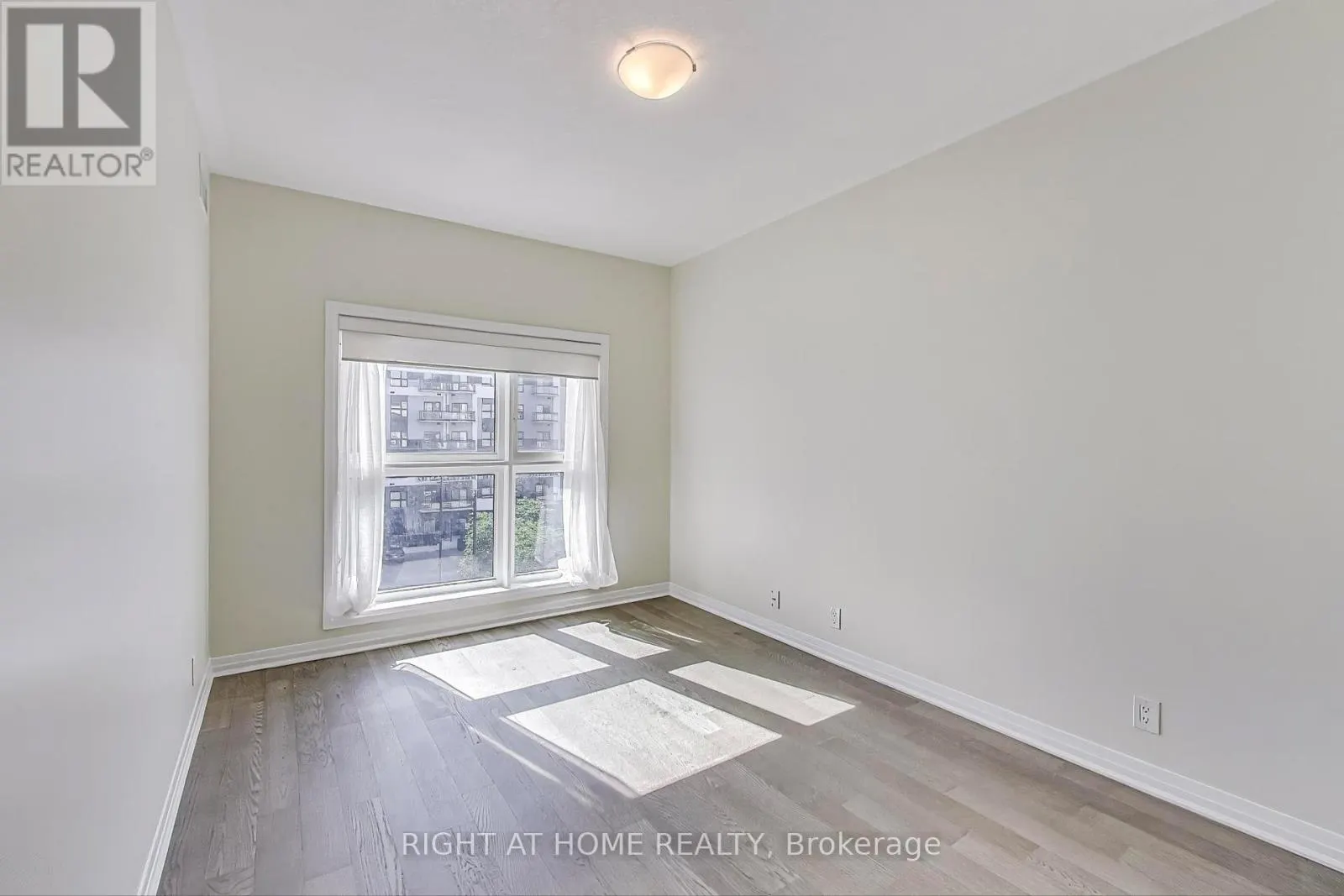 401 - 102 GROVEWOOD COMMON CIRCLE