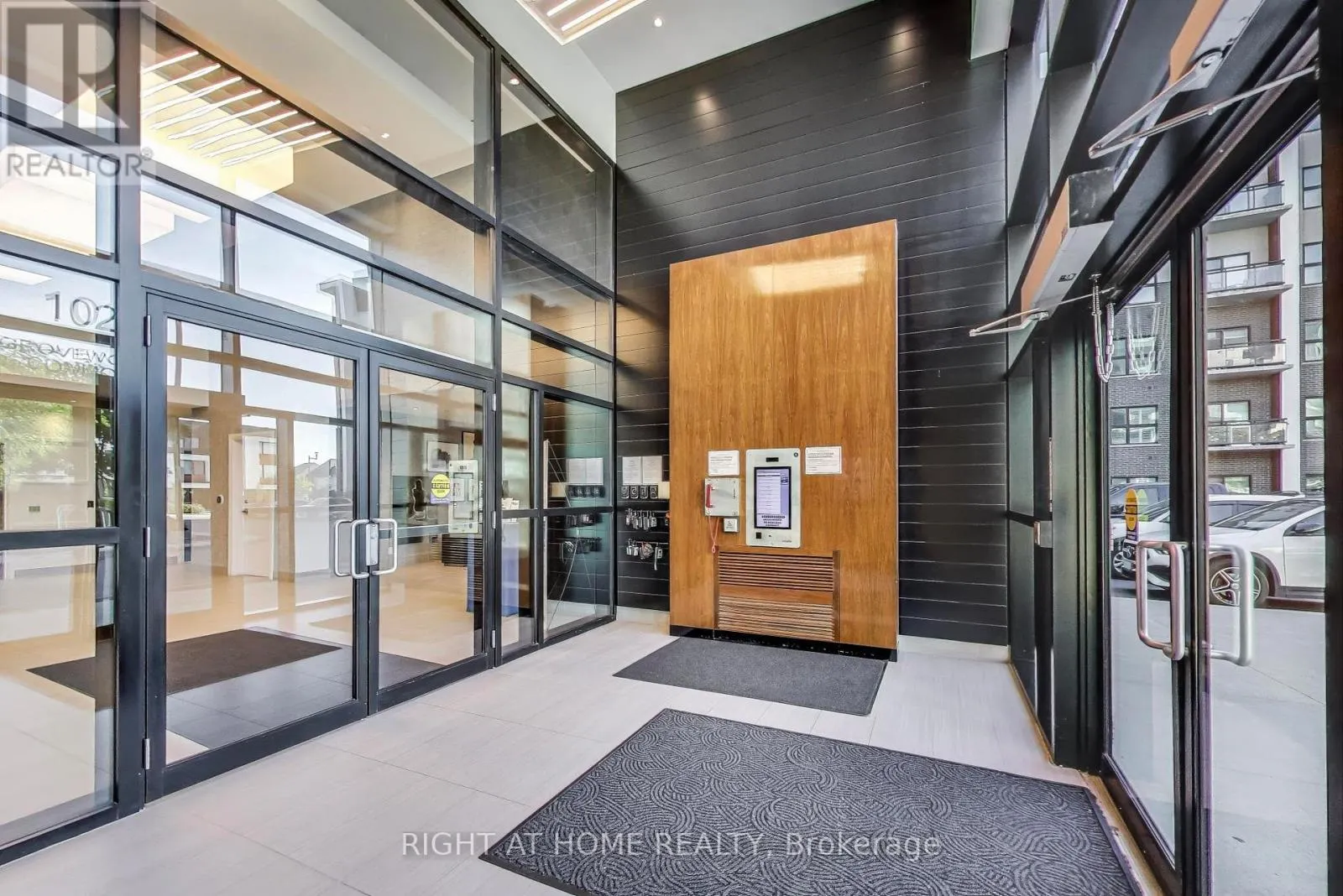 401 - 102 GROVEWOOD COMMON CIRCLE