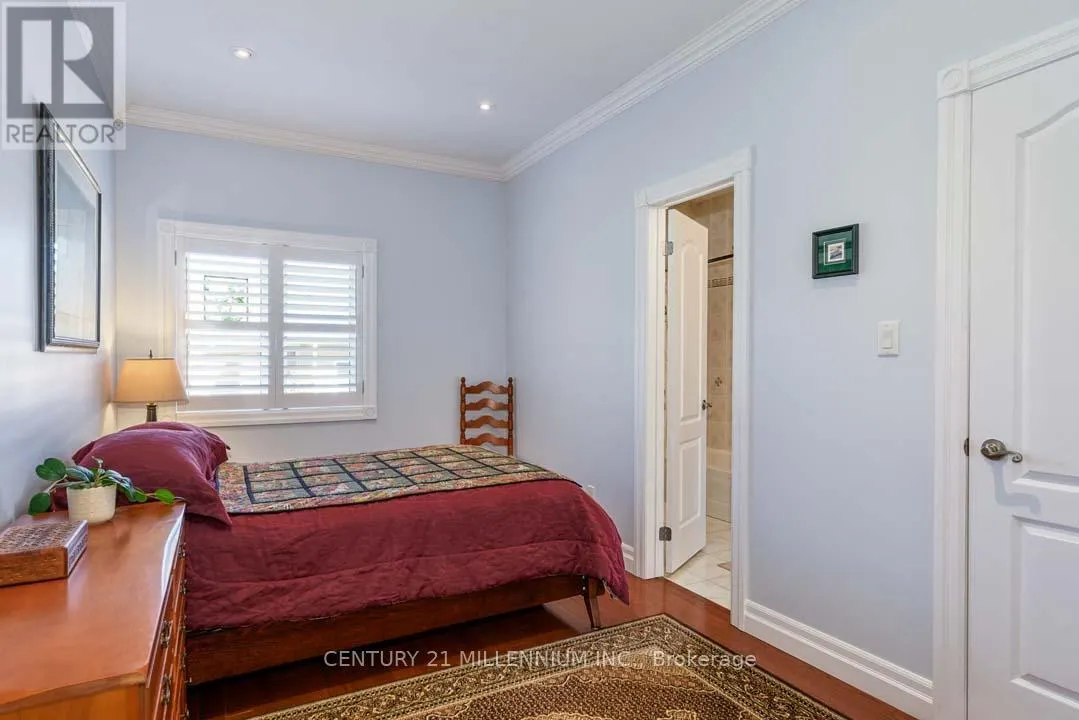 8 CASTLEWOOD COURT