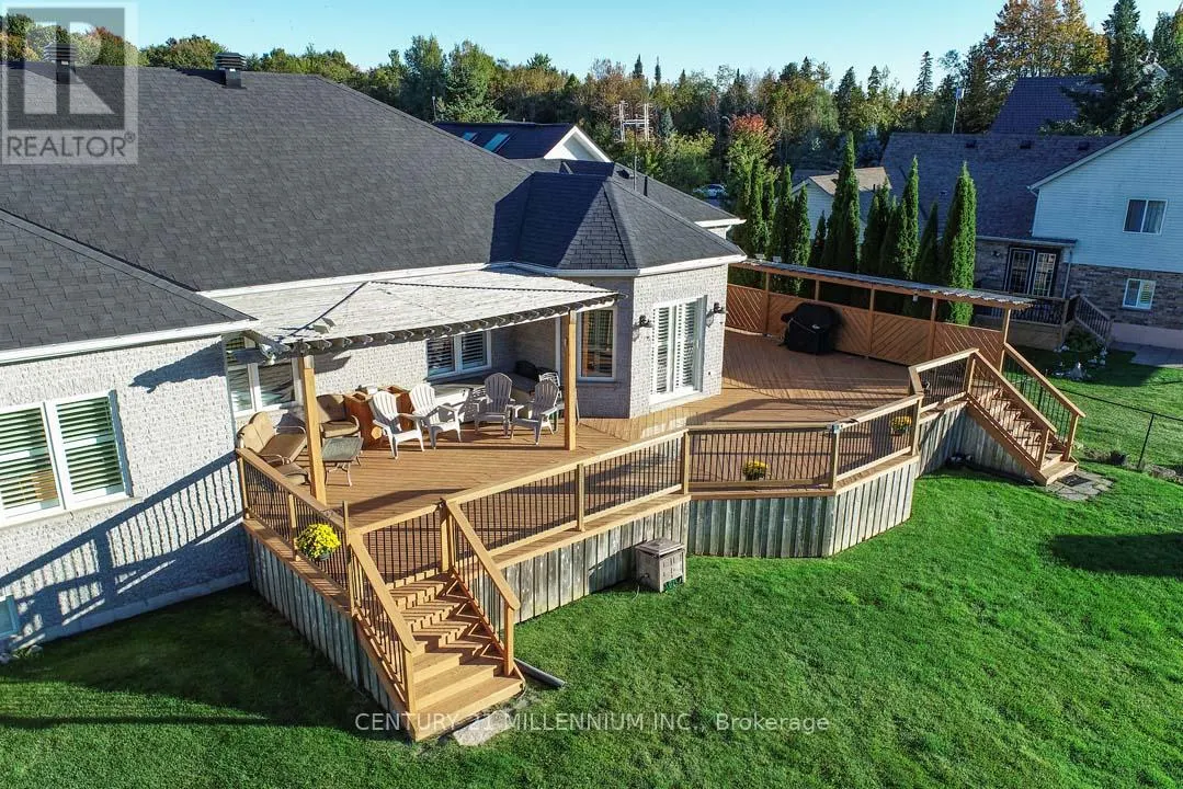 8 CASTLEWOOD COURT