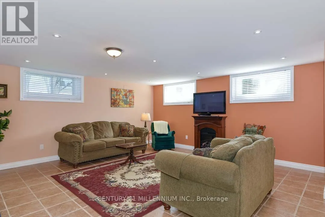 8 CASTLEWOOD COURT