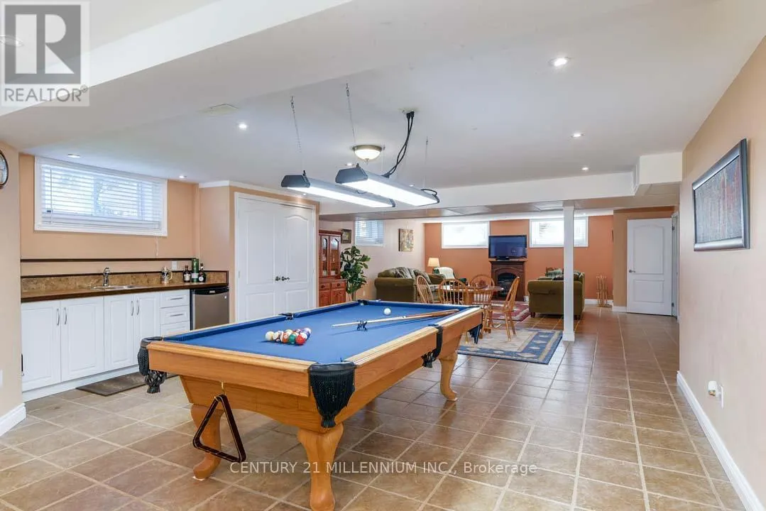 8 CASTLEWOOD COURT