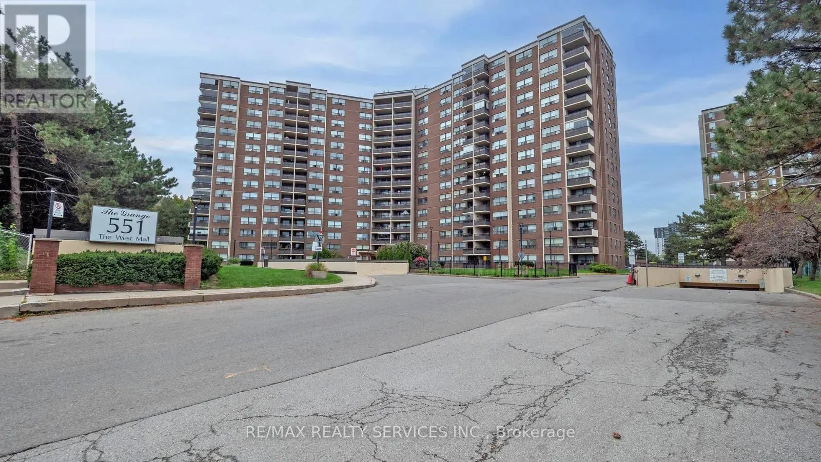1219 - 551 THE WEST MALL