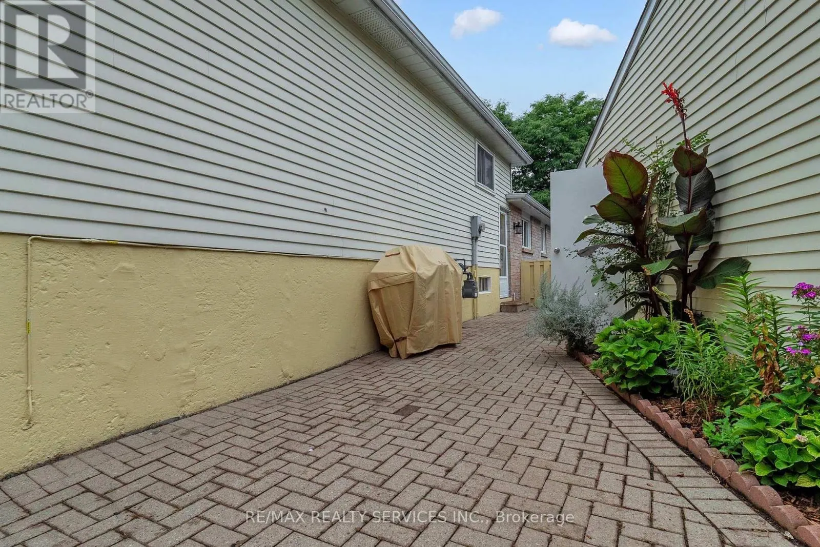 10 MINTON PLACE