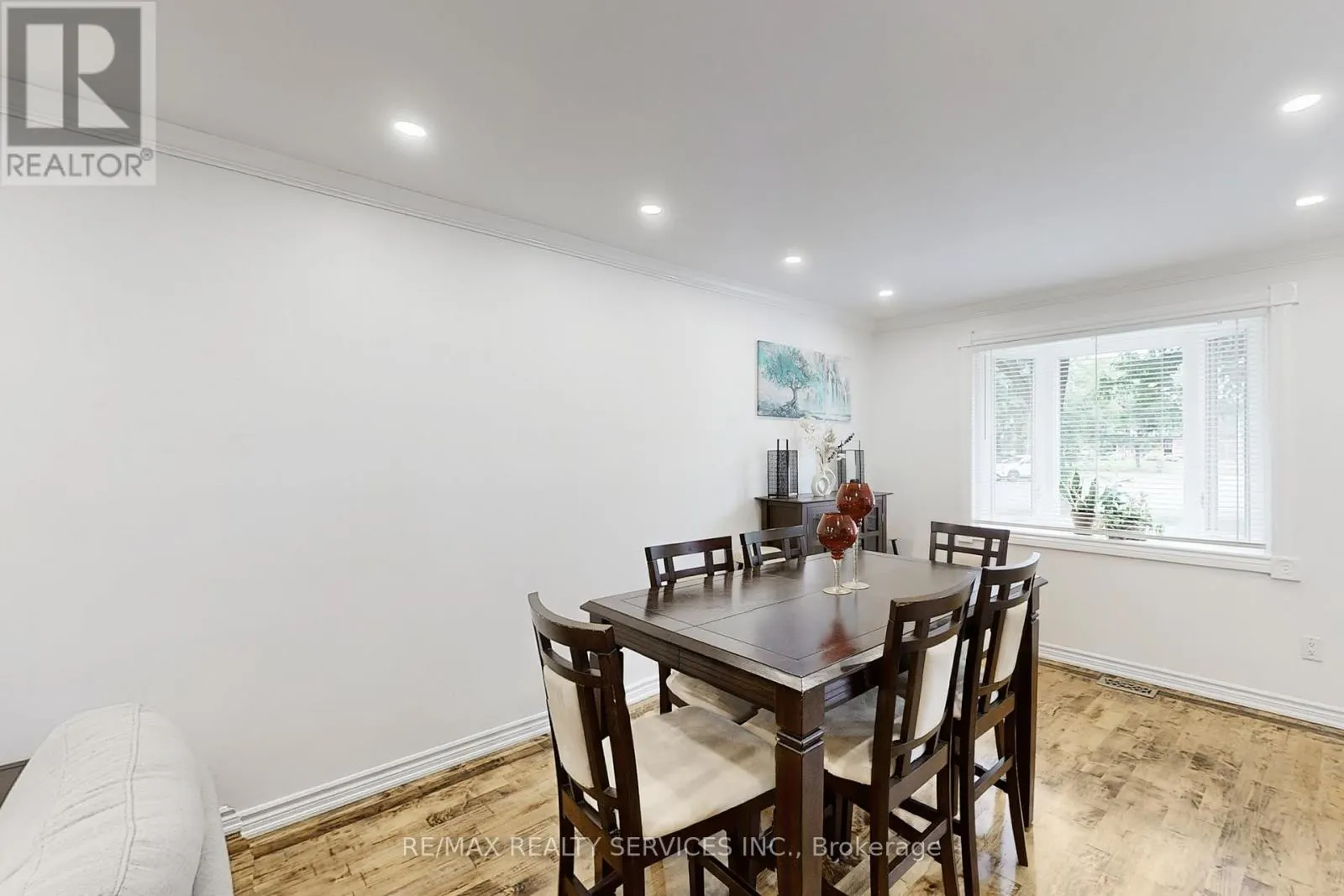 10 MINTON PLACE