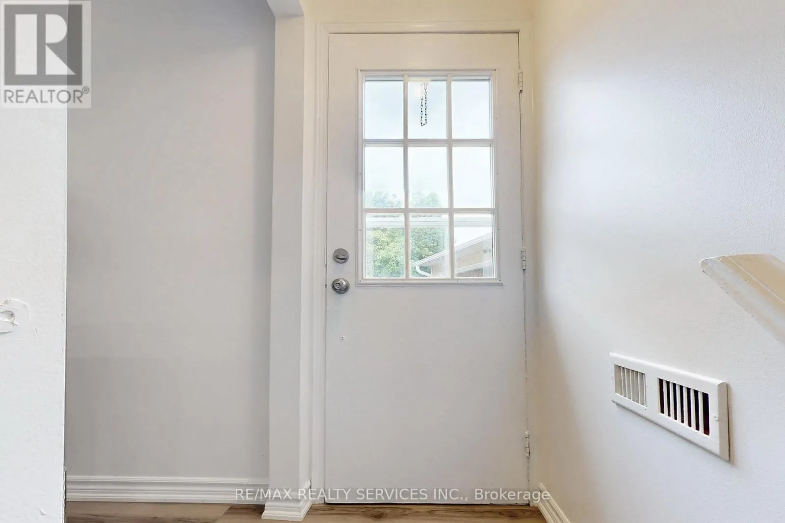 10 MINTON PLACE