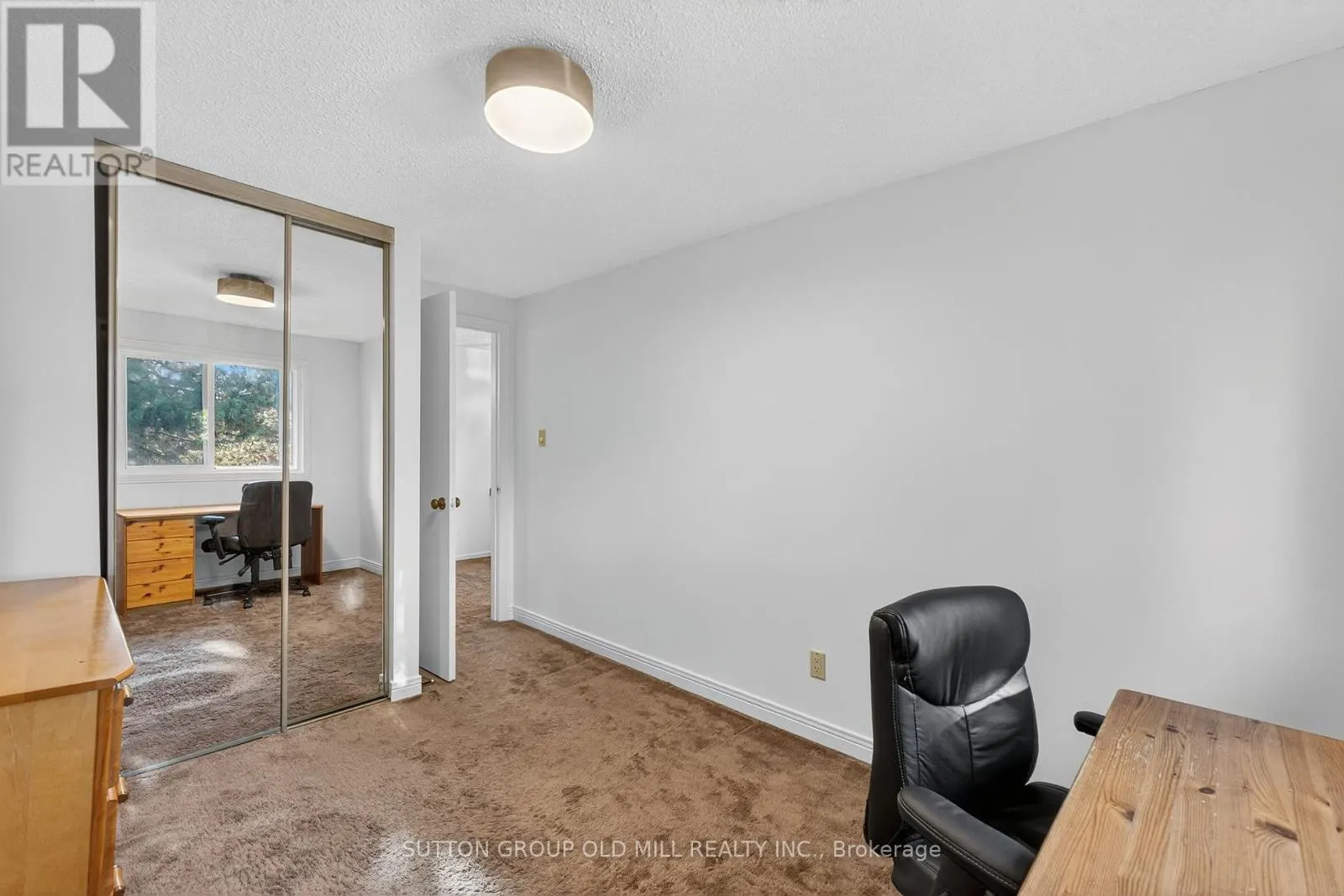 31 - 4230 FIELDGATE DRIVE