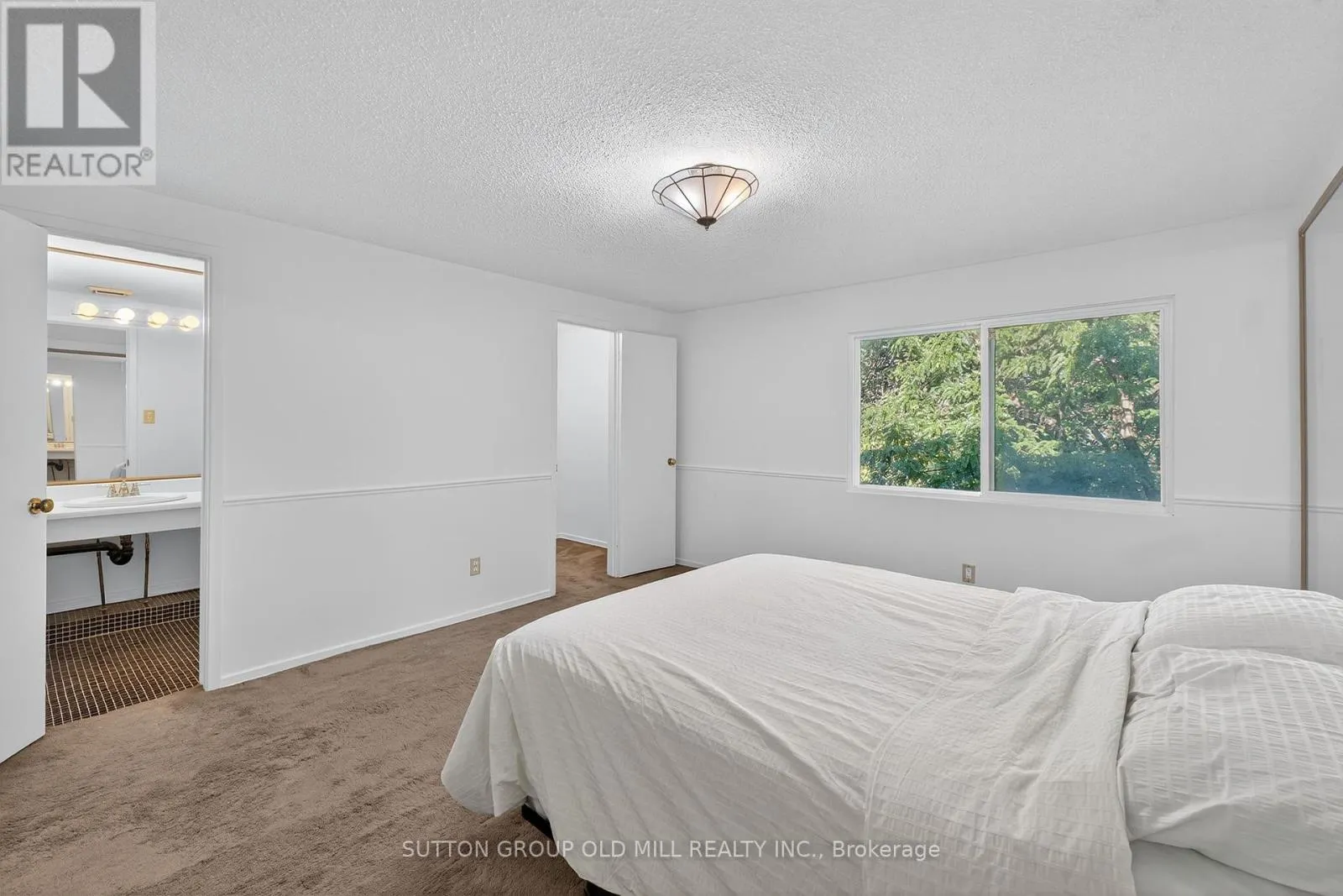 31 - 4230 FIELDGATE DRIVE