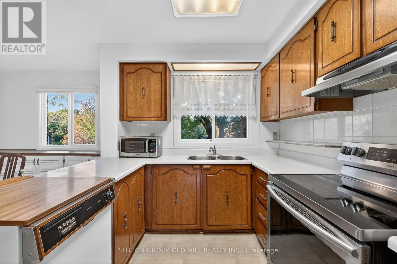 31 - 4230 FIELDGATE DRIVE