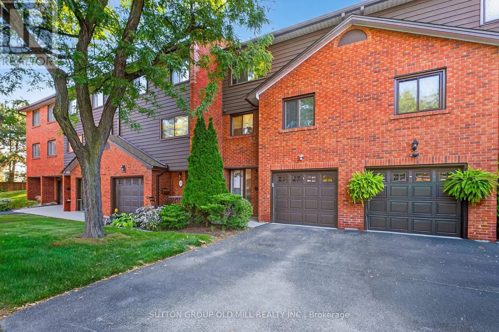 31 - 4230 FIELDGATE DRIVE