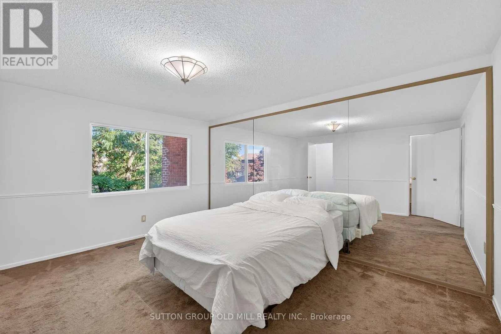 31 - 4230 FIELDGATE DRIVE