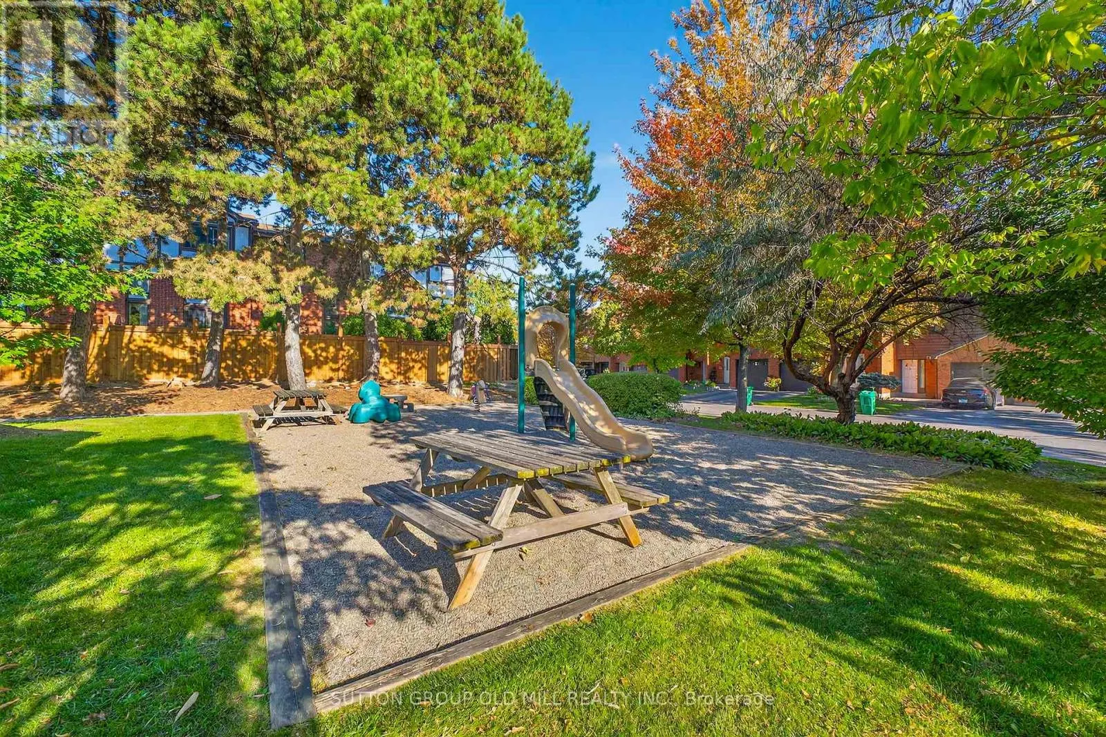 31 - 4230 FIELDGATE DRIVE