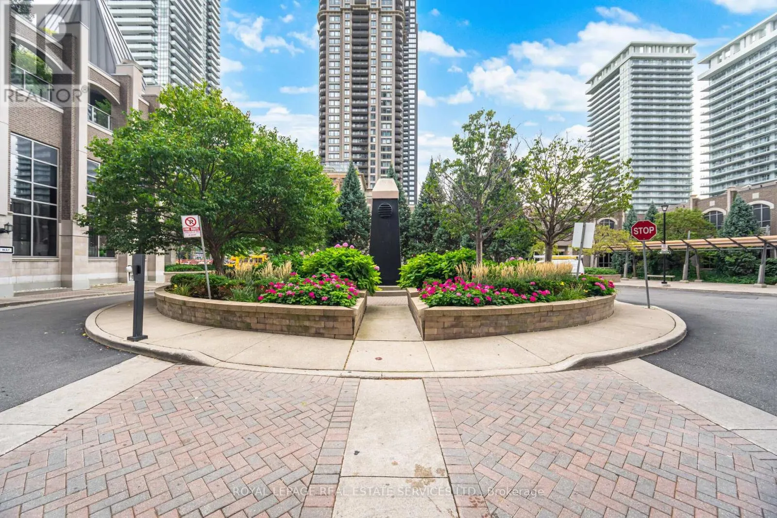 2807 - 388 PRINCE OF WALES DRIVE