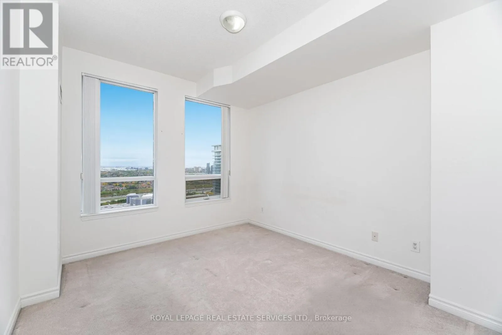 2807 - 388 PRINCE OF WALES DRIVE