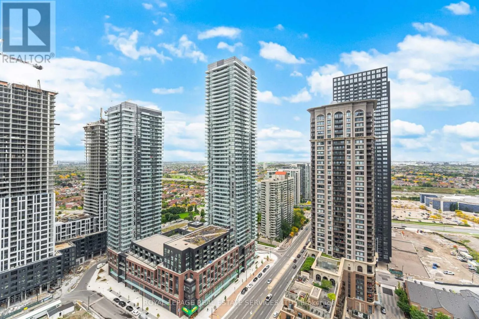 2807 - 388 PRINCE OF WALES DRIVE