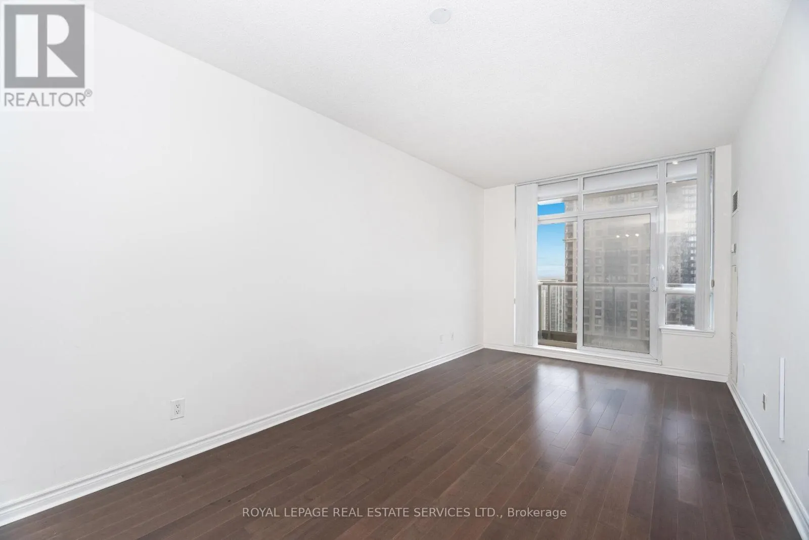 2807 - 388 PRINCE OF WALES DRIVE