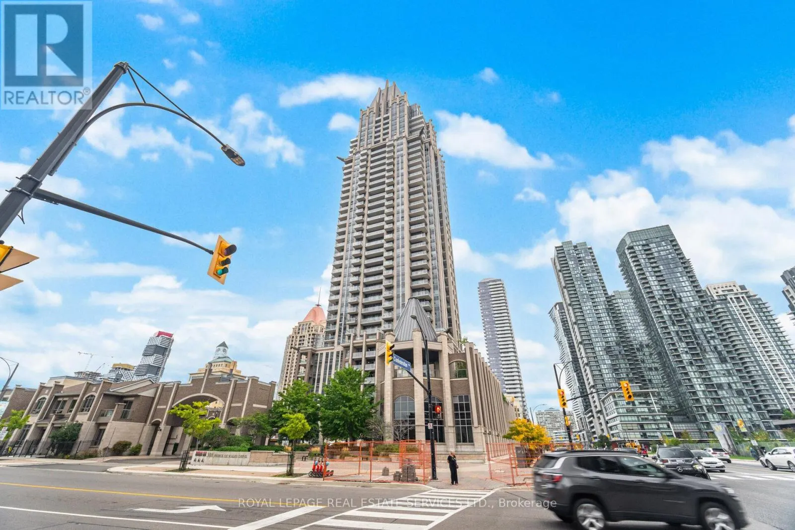 2807 - 388 PRINCE OF WALES DRIVE